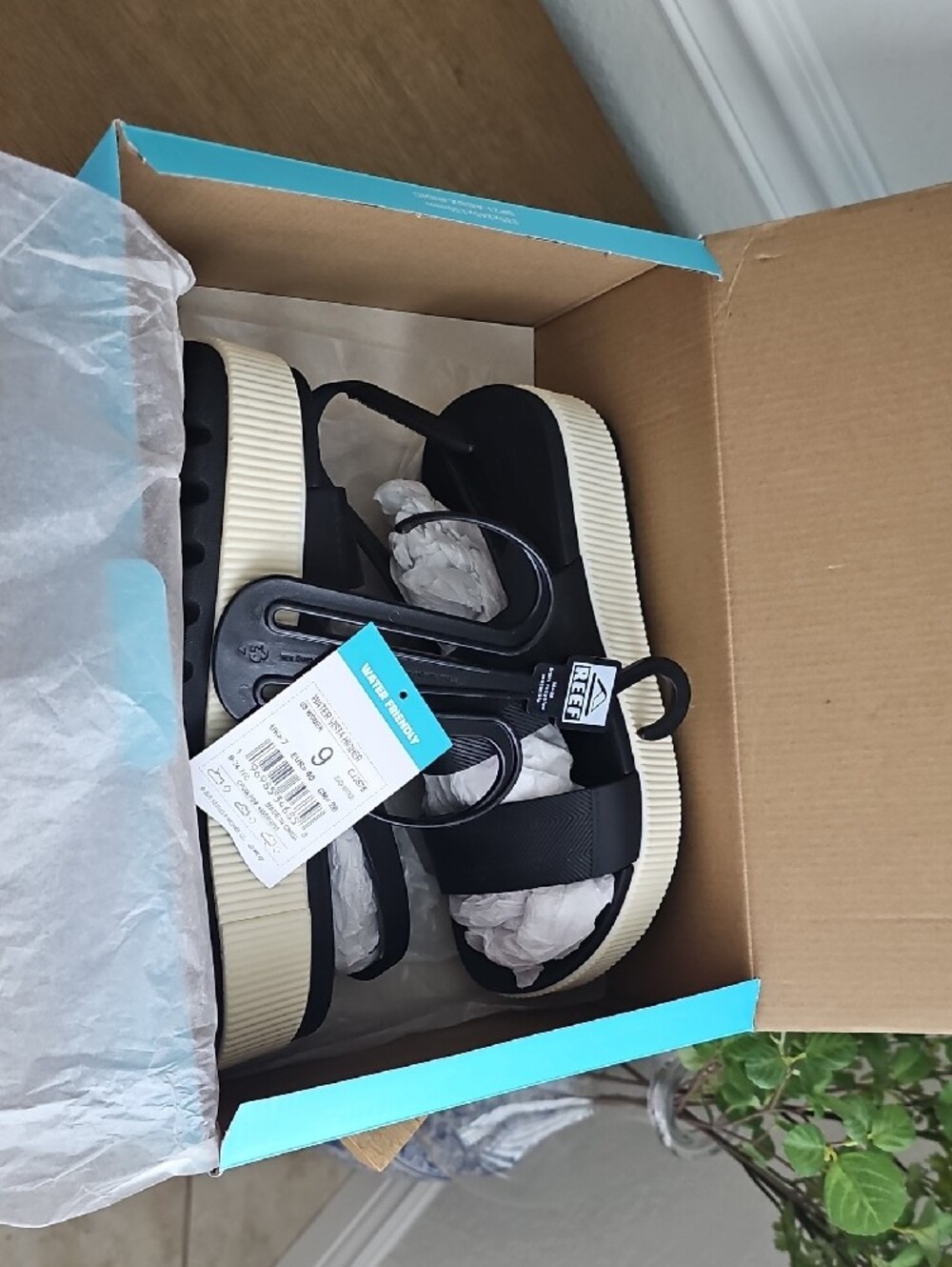 Reef Woman's Vista Higher Sandals with Cream Platform - Size 9 - Picture 2 of 5
